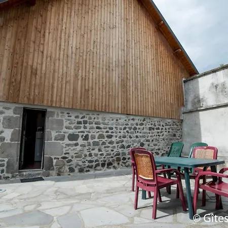 Besse-et-saint-anastaise, 3 Pieces, 4 Personnes - Fr-1-630-187 بيس إيه سانت أناستيز