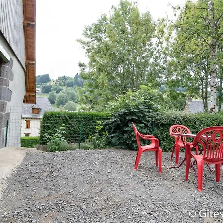 Besse-et-saint-anastaise, 3 Pieces, 4 Personnes - Fr-1-630-187 * بيس إيه سانت أناستيز